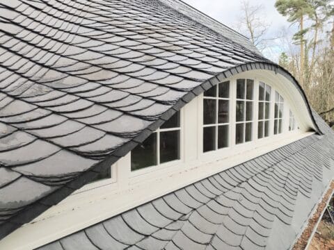 Fledermausgaube mit Biberschwanzziegel-Eindeckung – Referenz 1