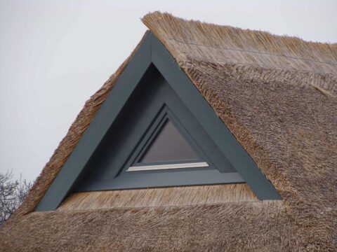 Fledermausgaube im Reetdach (Naturrohrdach) – Referenz 47