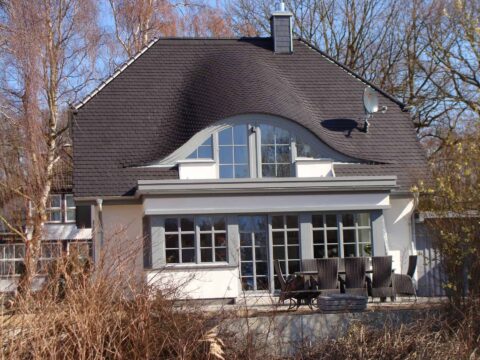 Handgefertigte Gaubentür aus der Tischlerei Mädche – Referenz 3